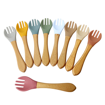 La forcella di legno della maniglia dei bambini infantili liberi di Bpa ha messo il cucchiaio del bambino del silicone
