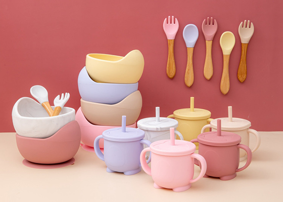 4/6/8 di insieme stabilito d'alimentazione della ciotola e del cucchiaio del bambino del silicone del silicone dei pc