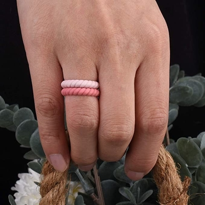 Il nero accatastabile intrecciato sottile Ring Hypoallergenic Silicone Wedding Rings di sport per le donne