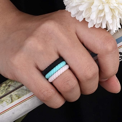 Il nero accatastabile intrecciato sottile Ring Hypoallergenic Silicone Wedding Rings di sport per le donne